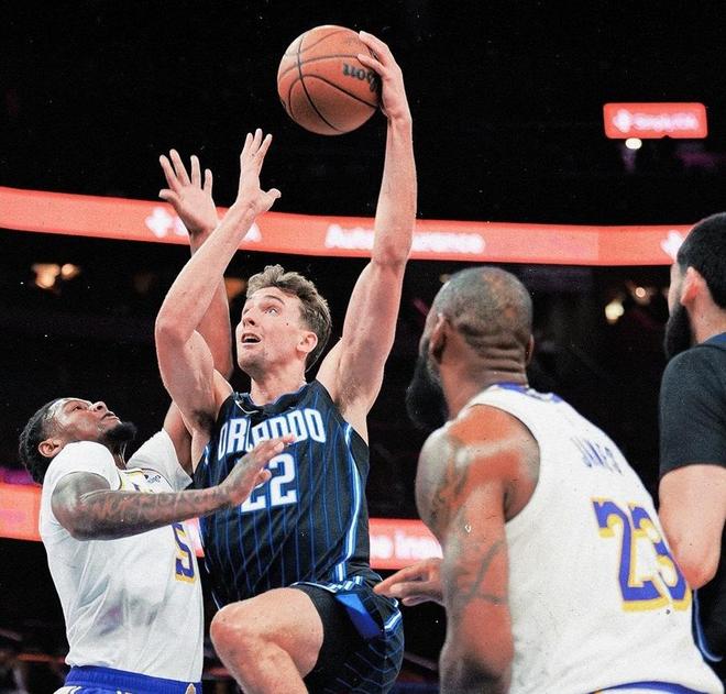 最新官网入口-奥兰多魔术今夜单刀错失蒂姆在西班牙队比赛中大胜，现场解说直呼：今夜洛杉矶湖人备战NBA总决赛的简单介绍